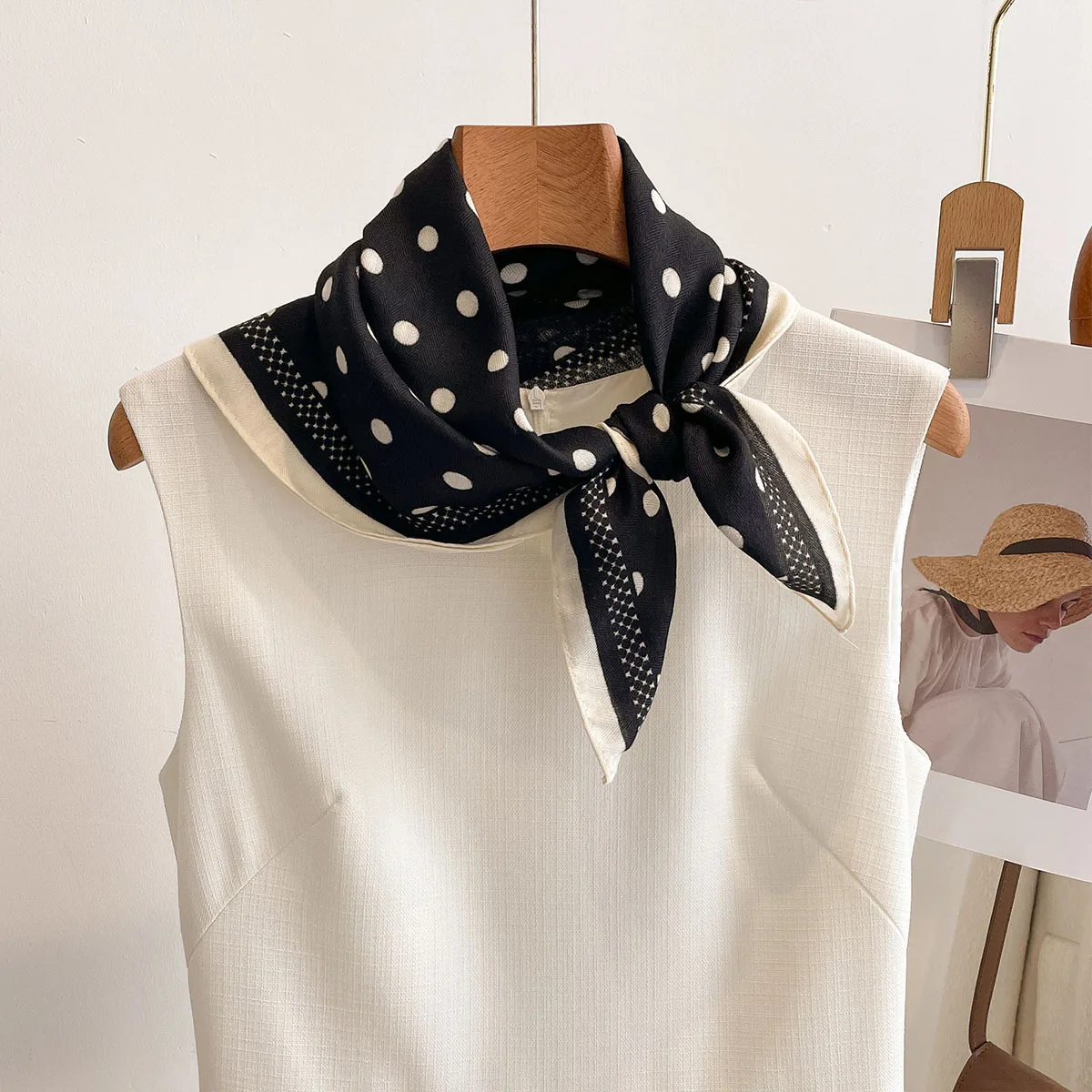 Luxury Polka Dot Printed Squar - Face Scarf Mask recension och pris